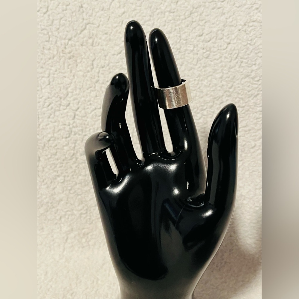 Gucci Cutout G Thick Band Silver Ring - Picture 8 of 11